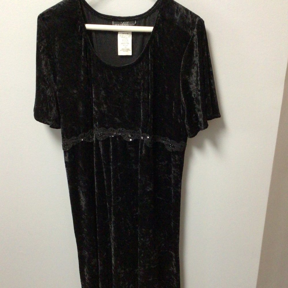 Molly Malloy Evening - Black velvety evening gown - Picture 4 of 12